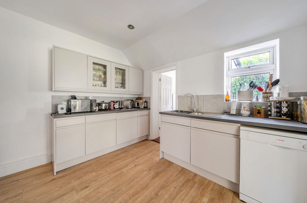 Property photo 2 of 19 Kitchen
