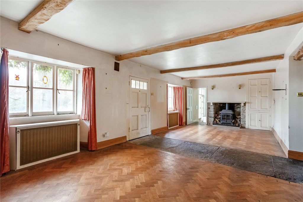 Property photo 2 of 18 Sitting Room