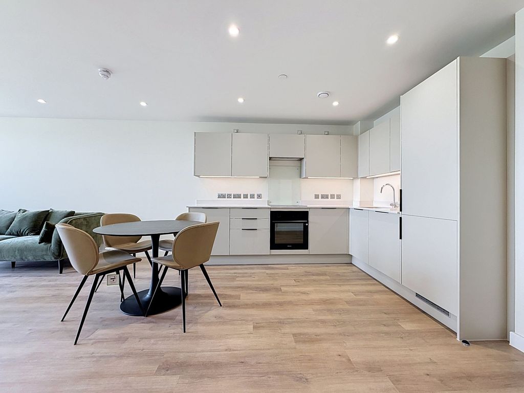 Property photo 3 of 19 Kitchen / Dining Area