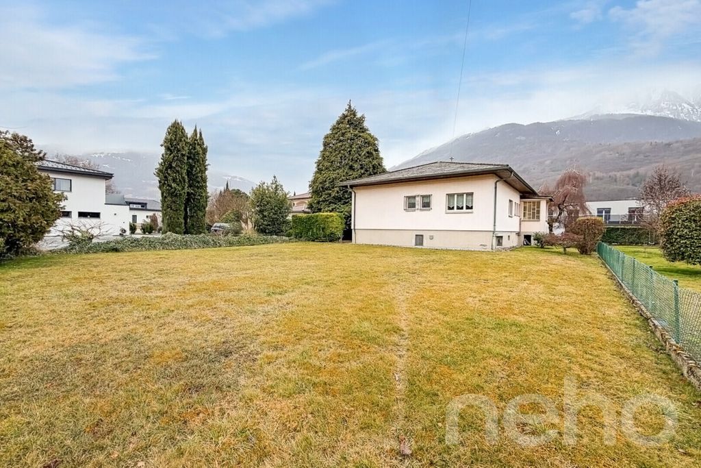Property photo 3 of 12