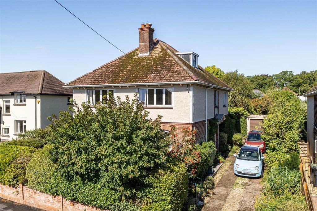Property photo 1 of 19 Treves Road
