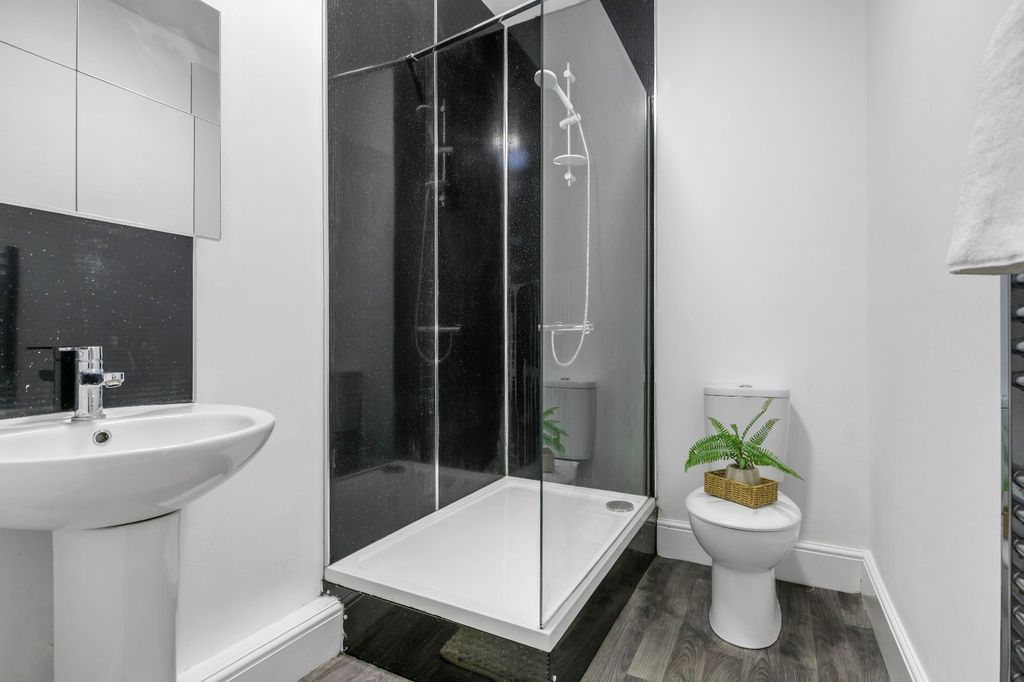 Property photo 3 of 7 Picture No. 10