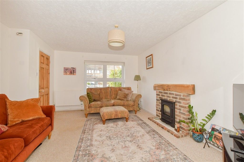 Property photo 3 of 12 Lounge