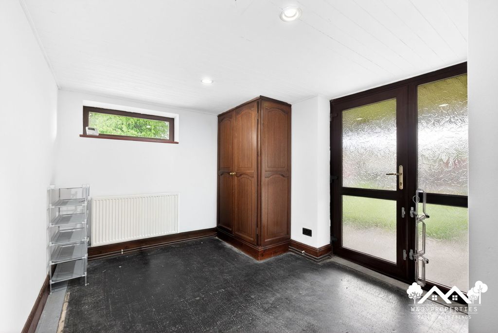 Property photo 3 of 33