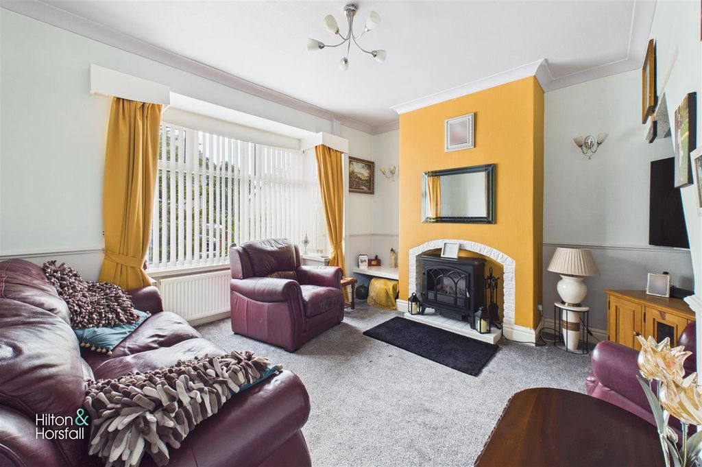 Property photo 2 of 12 Bath Street