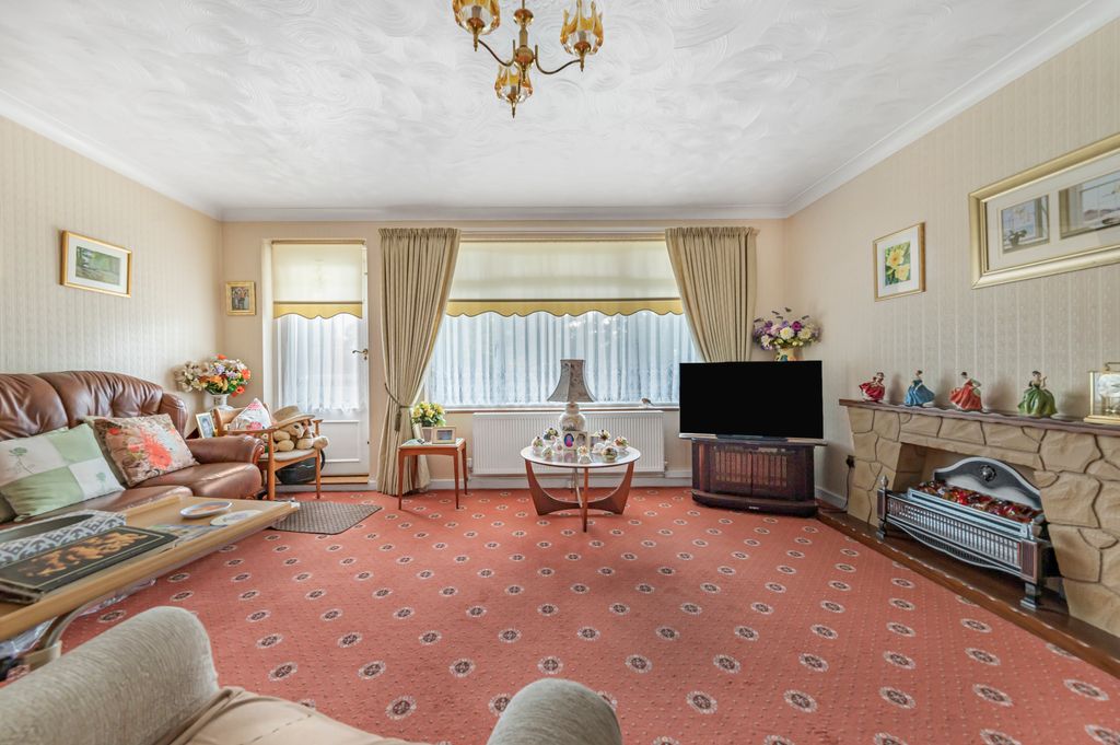 Property photo 1 of 21 Lounge