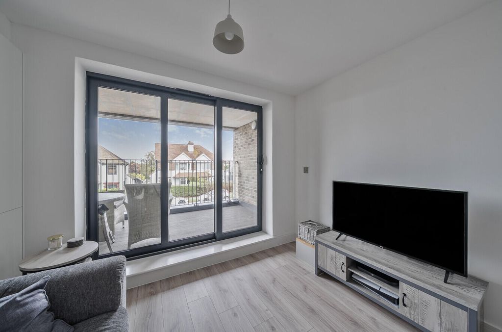 Property photo 3 of 20 Balcony