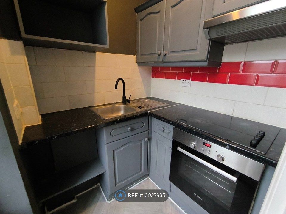 Property photo 1 of 6 Kitchen