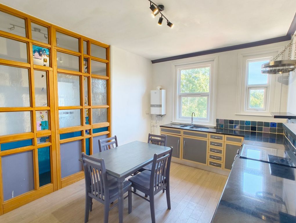 Property photo 3 of 7 Kitchen