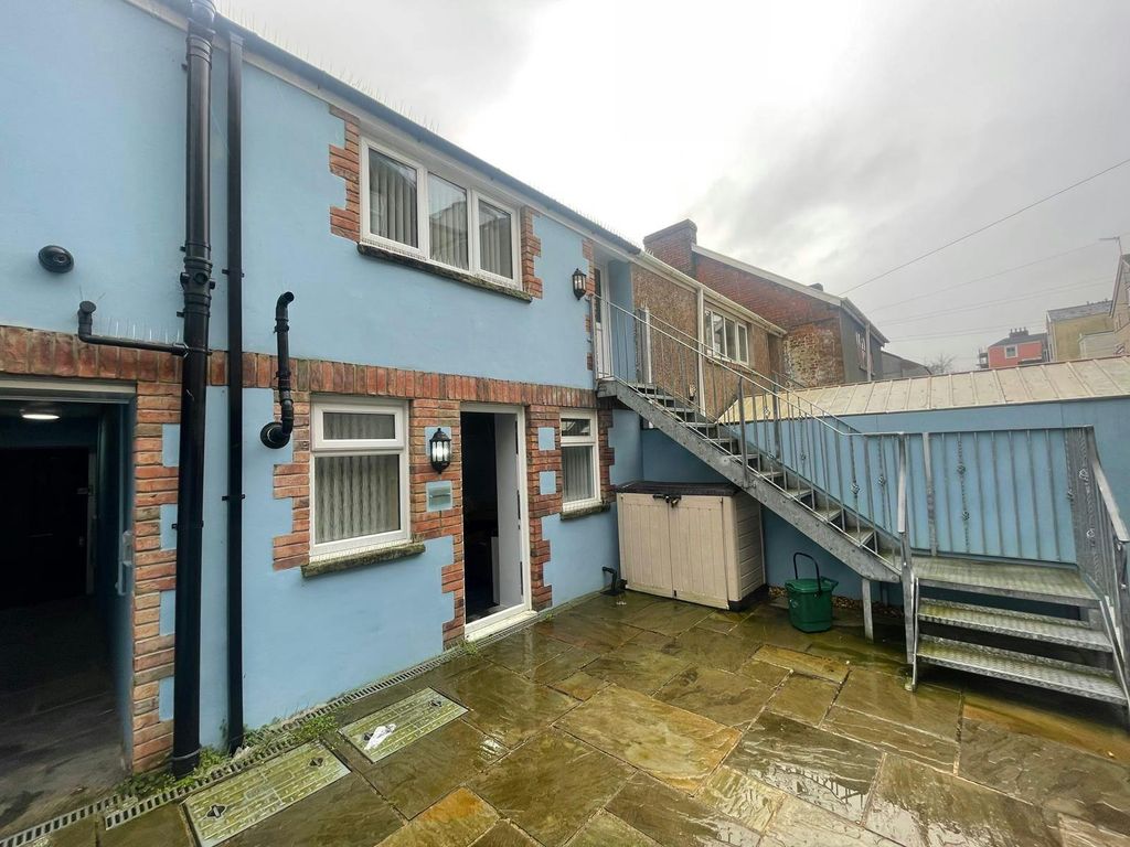 Property photo 1 of 14 ce5F5Bd4-421d-47Bb-A11E-E3Aa2Eb19cc6.Jpg