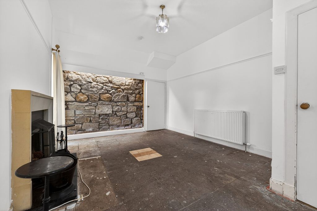Property photo 2 of 32