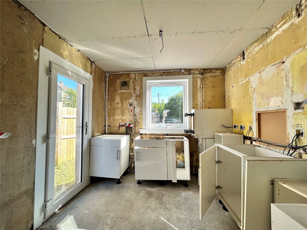 Property photo 3 of 12 Kitchen