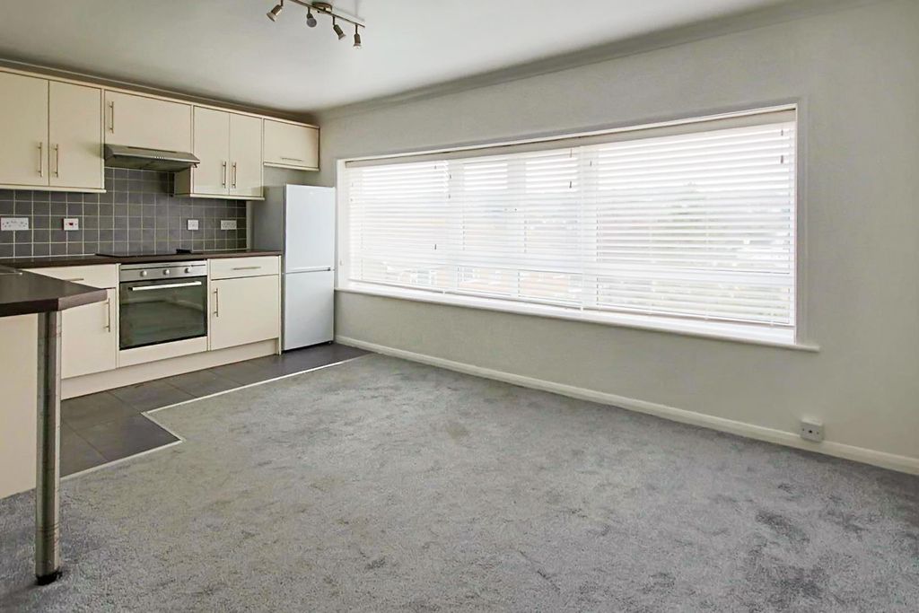 Property photo 2 of 8 Living Room/Kitchen