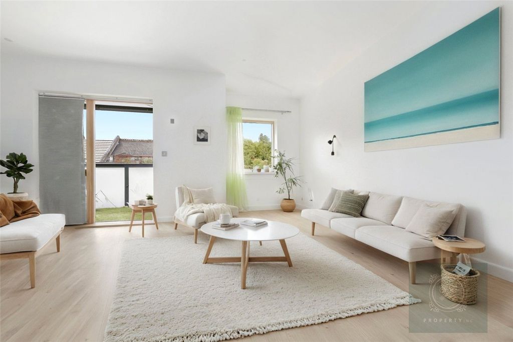 Property photo 1 of 14 Reception