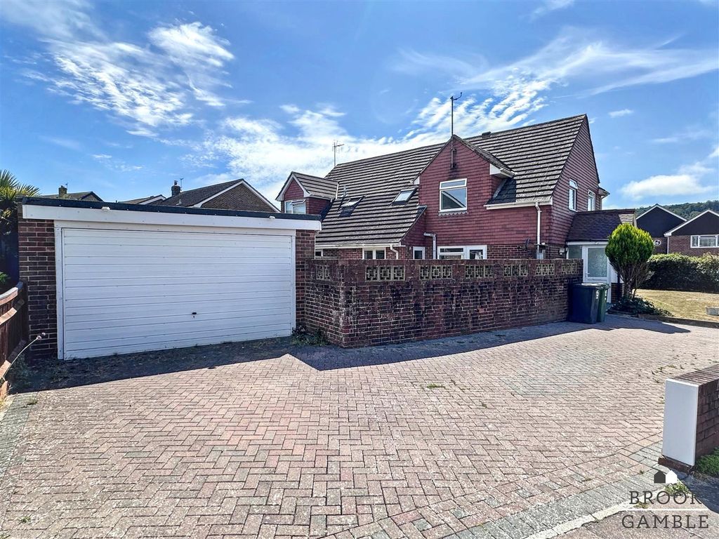 Property photo 2 of 21 01323 438506