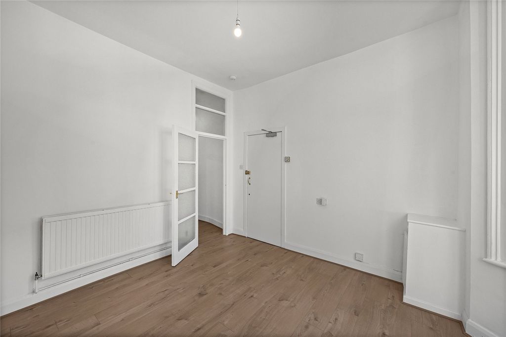 Property photo 3 of 12 Picture No. 02