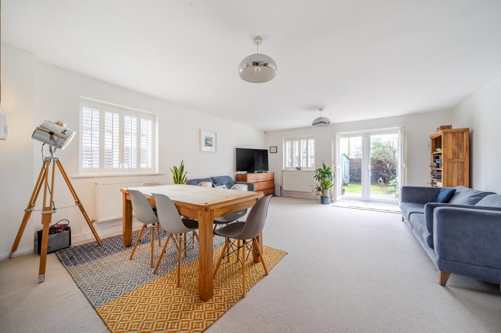 Property photo 2 of 21 Living Room