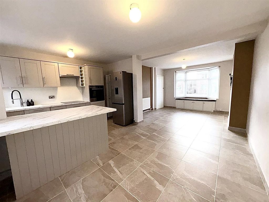 Property photo 3 of 9 Kitchen Diner.Jpg