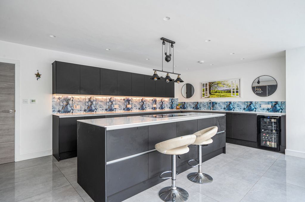 Property photo 2 of 21 30-6Adf867F593d3-...