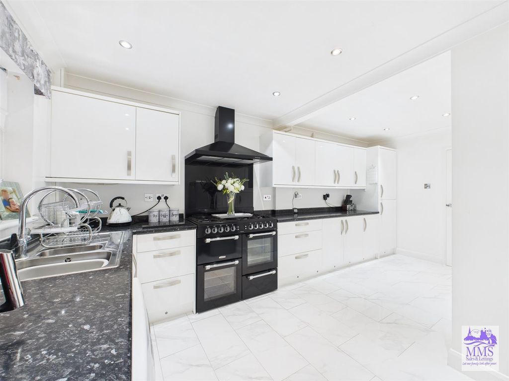 Property photo 2 of 16 Cam04098G0-Pr0144-Still006.Jpg