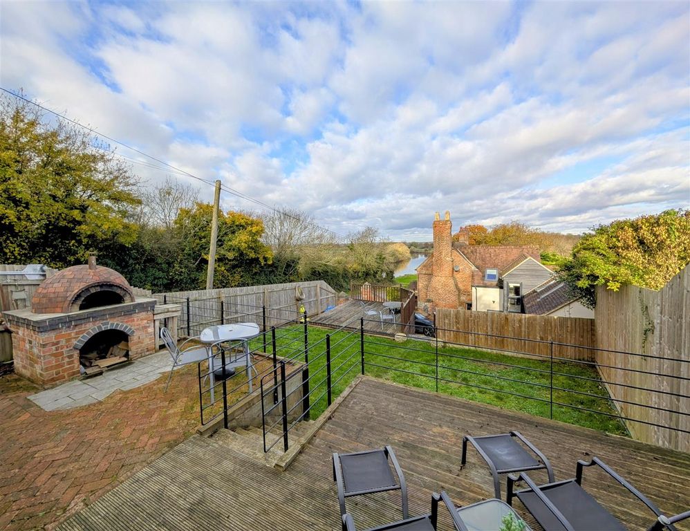 Property photo 3 of 28