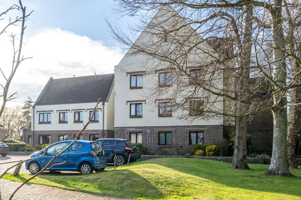 Property photo 1 of 10 Ravenwood Court.Jpg