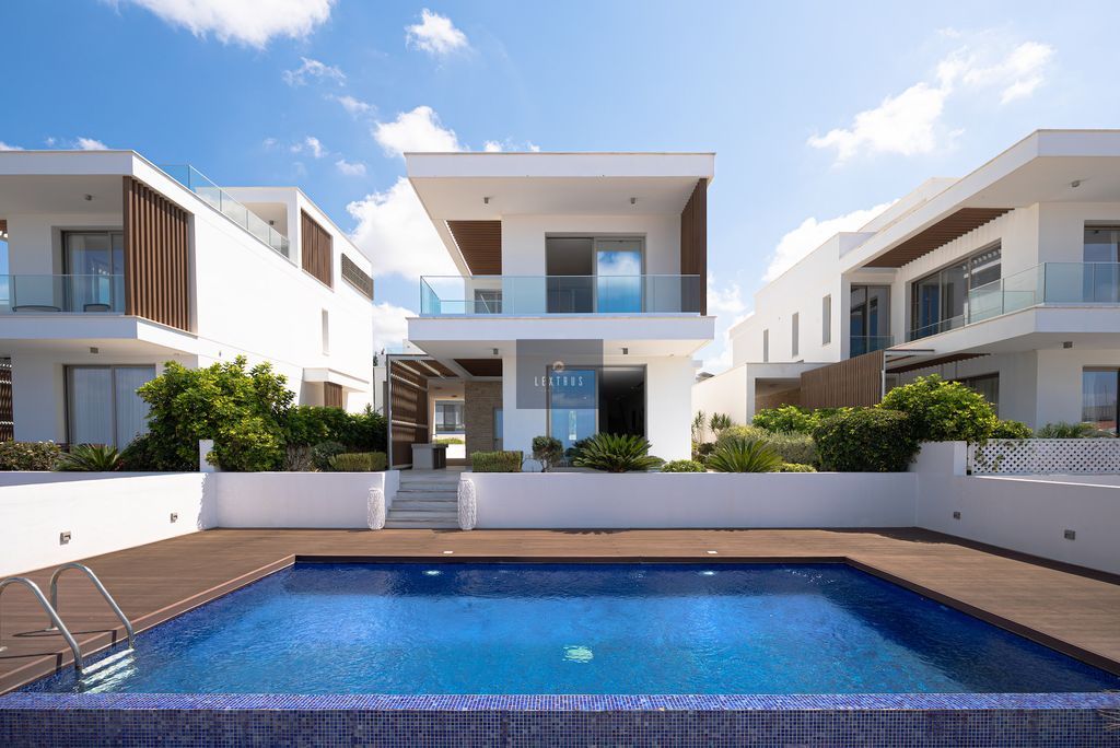 Property photo 2 of 25