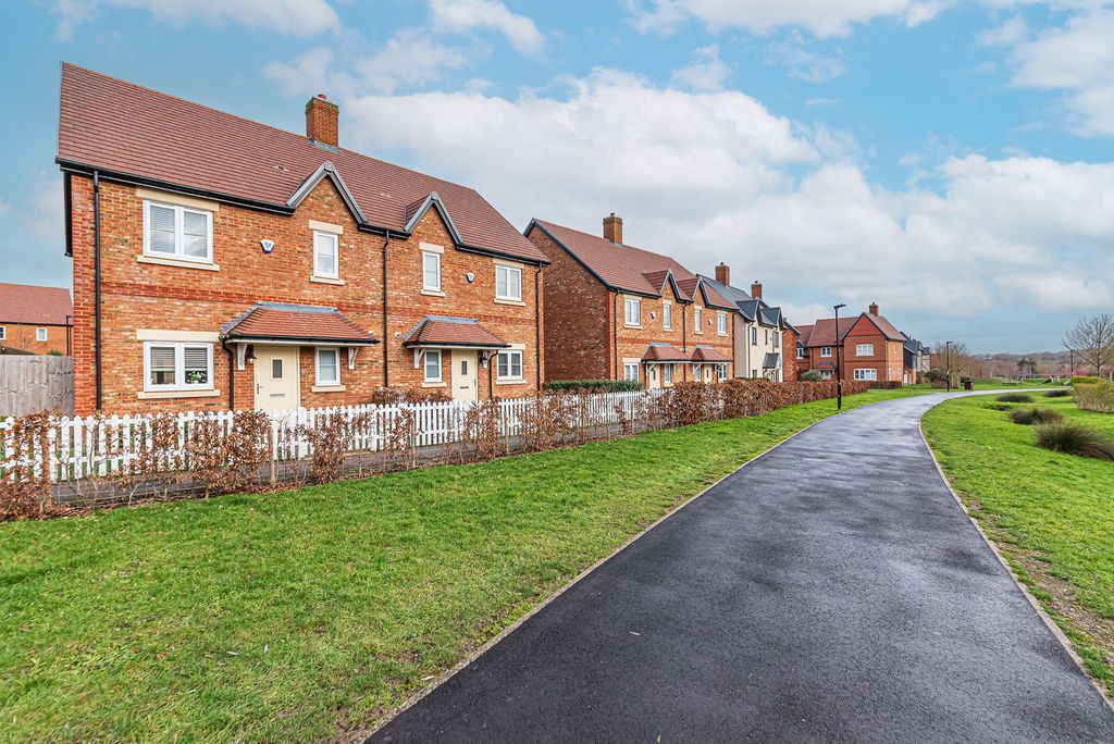 Property photo 2 of 15 Green View