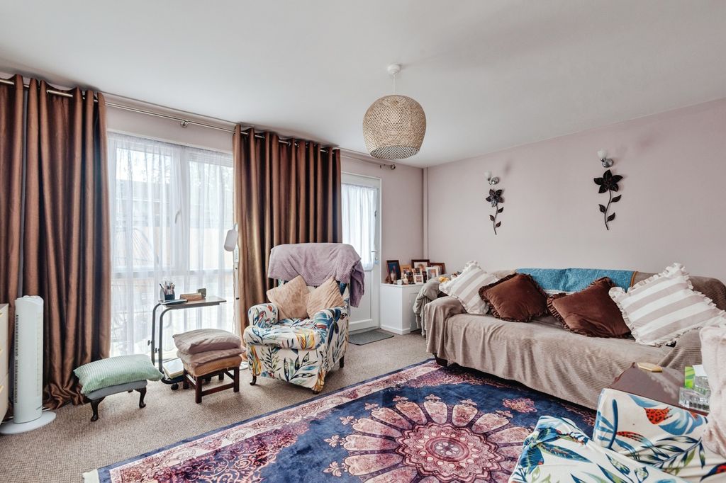 Property photo 3 of 18 Pbox-Img.Jpg