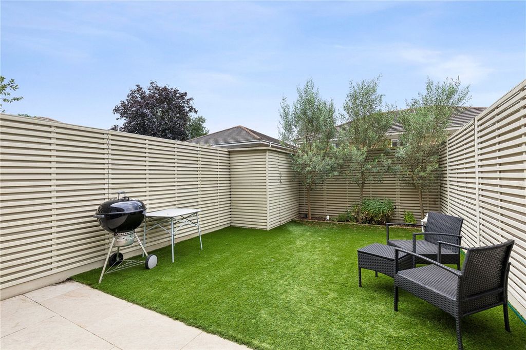 Property photo 2 of 16 Picture No. 15