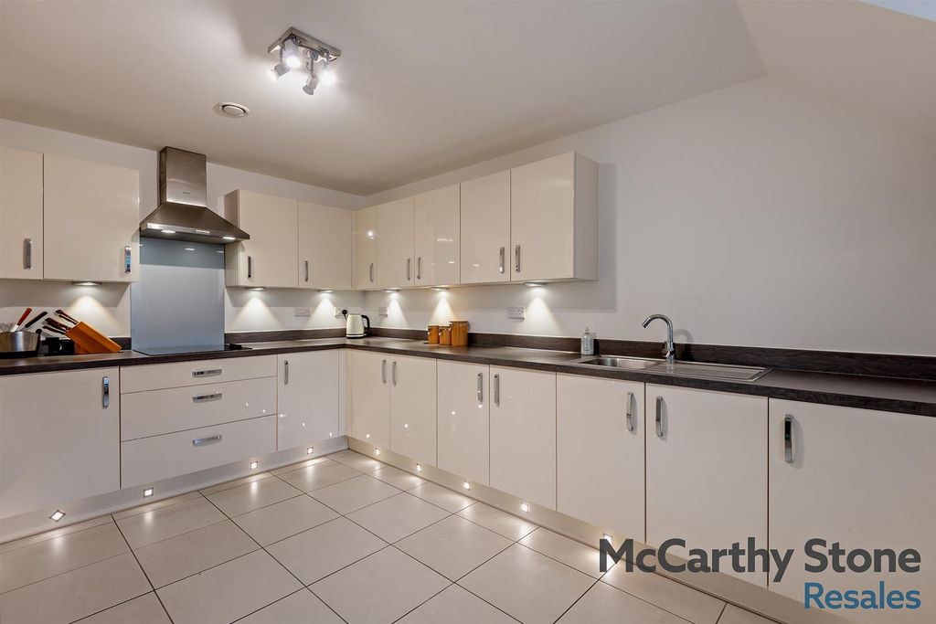 Property photo 2 of 20 8668900-Interior03-800.Jpg