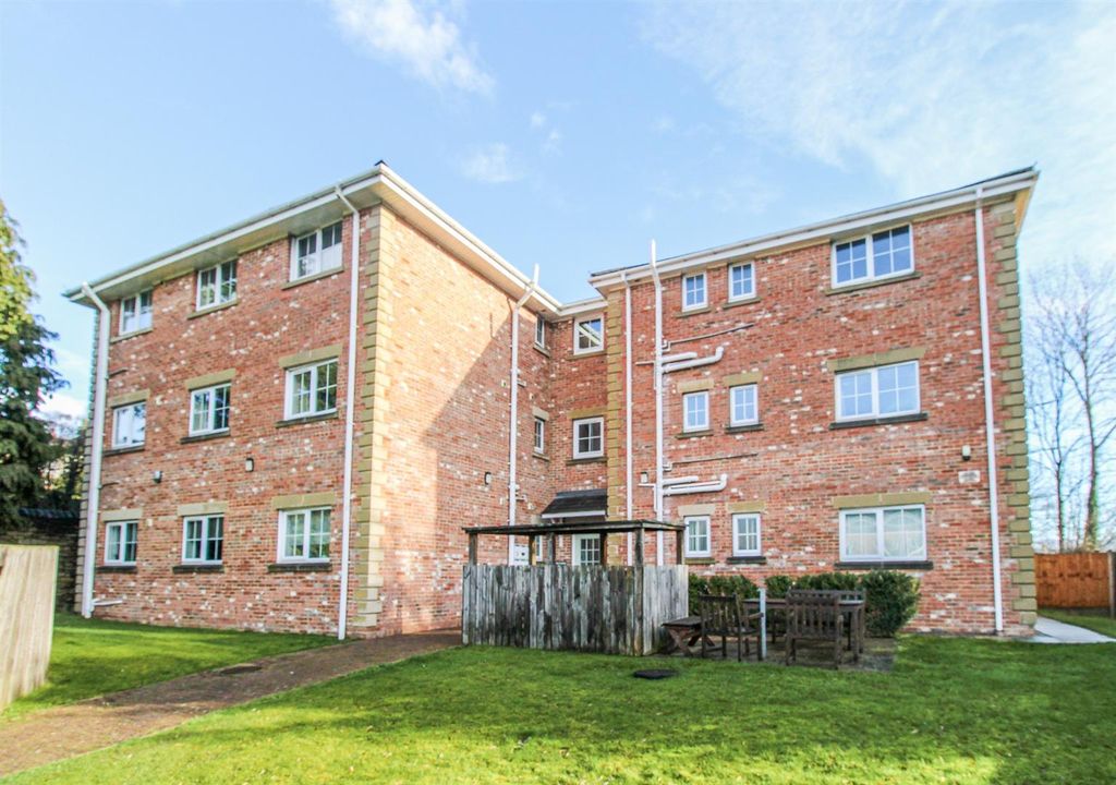 Property photo 1 of 9