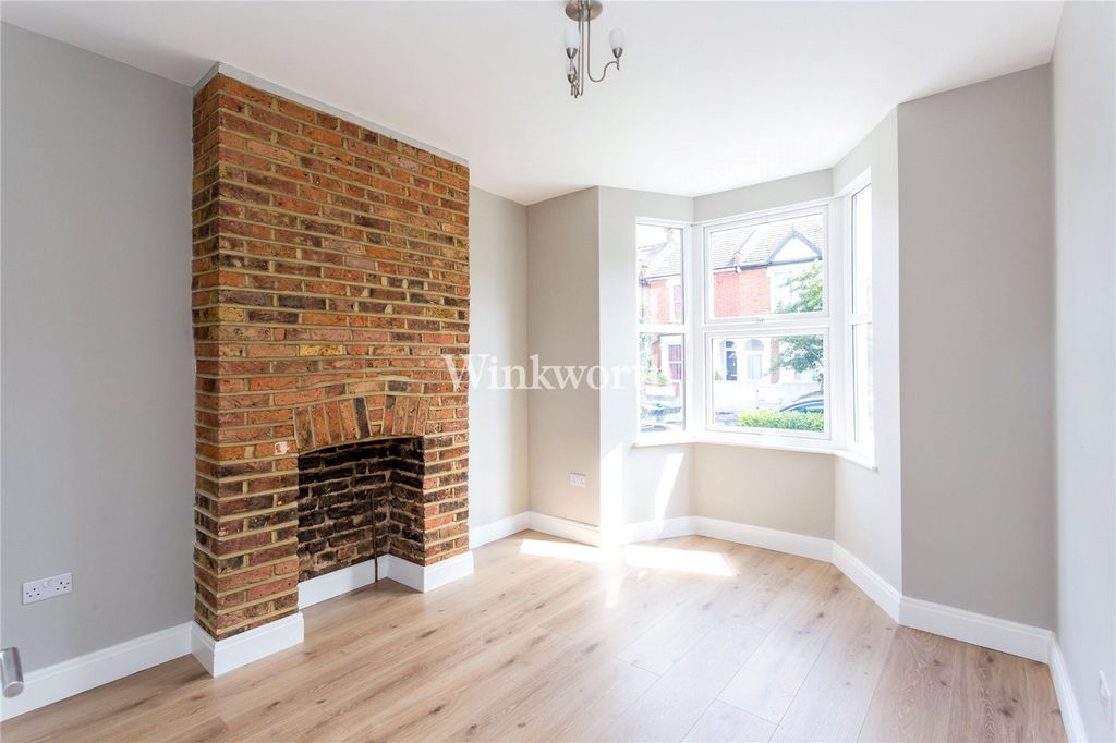 Property photo 2 of 17 Picture No. 04