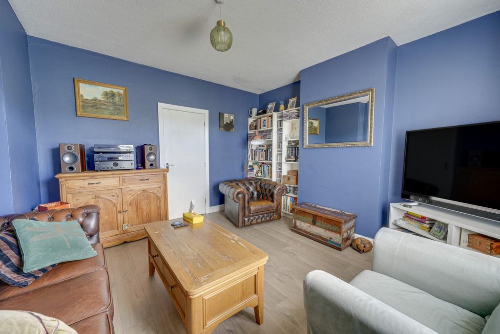 Property photo 3 of 25