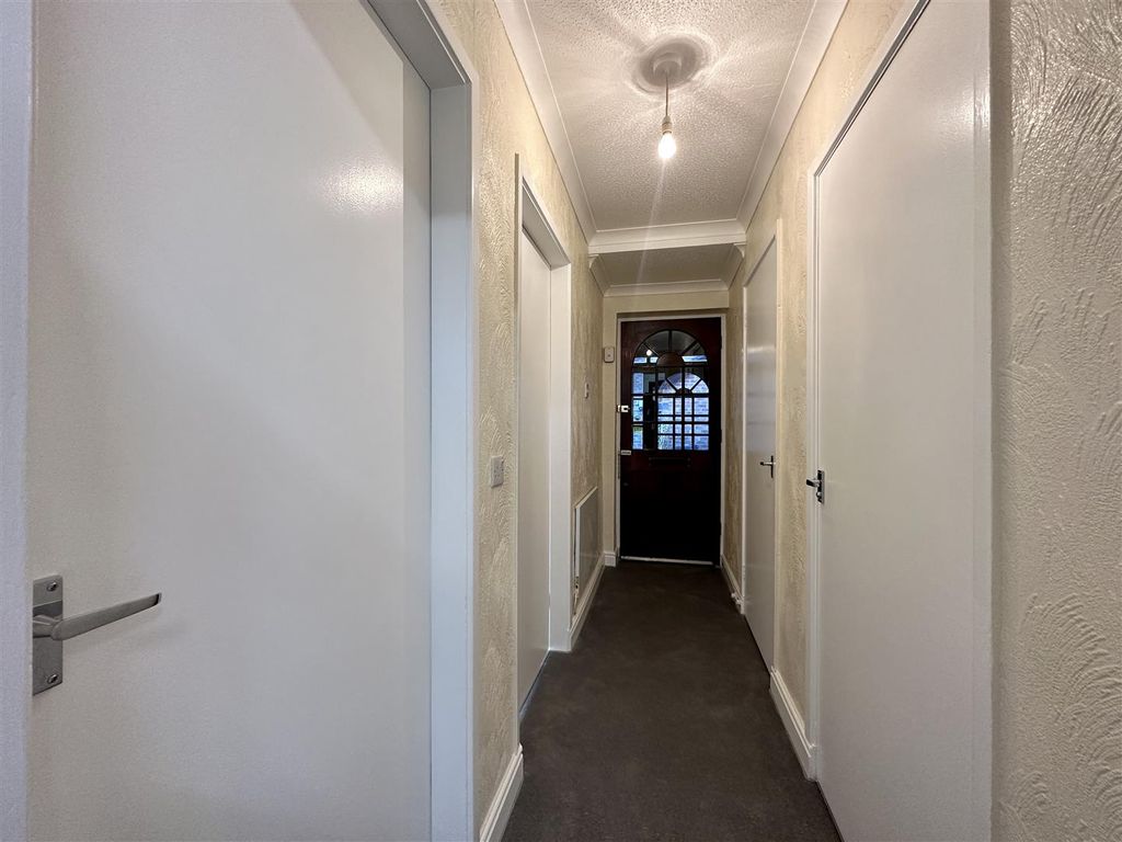 Property photo 2 of 6 Hallway