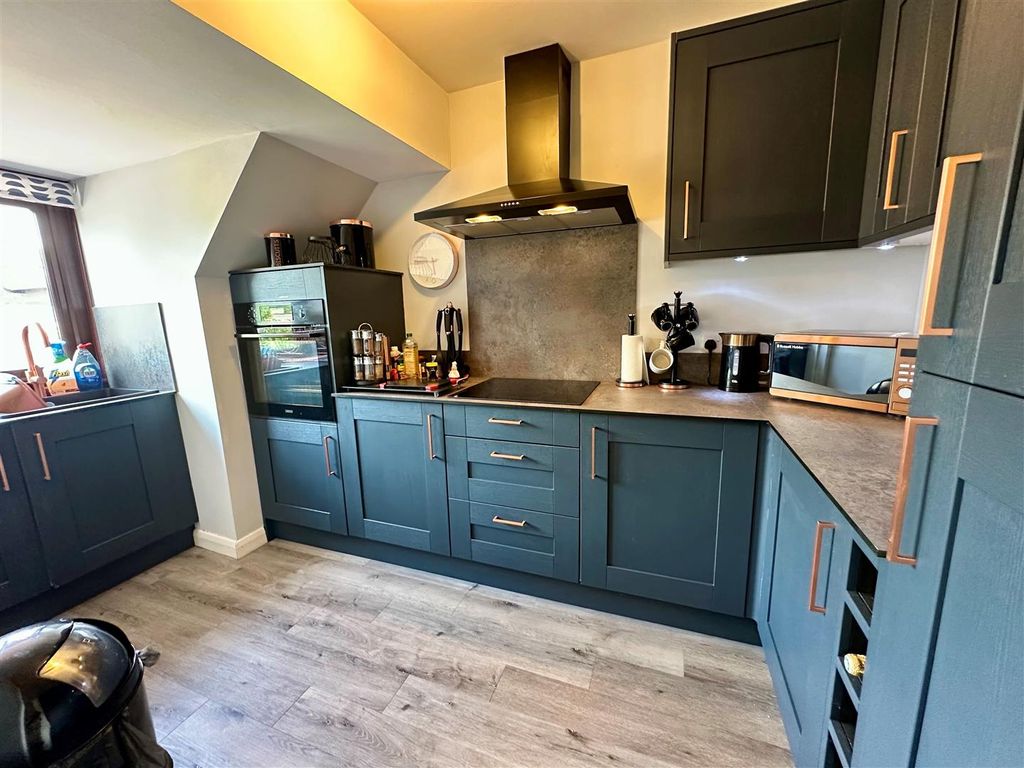 Property photo 2 of 18 Kitchen