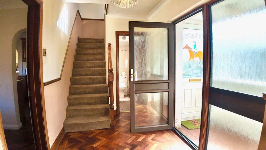 Property photo 2 of 40