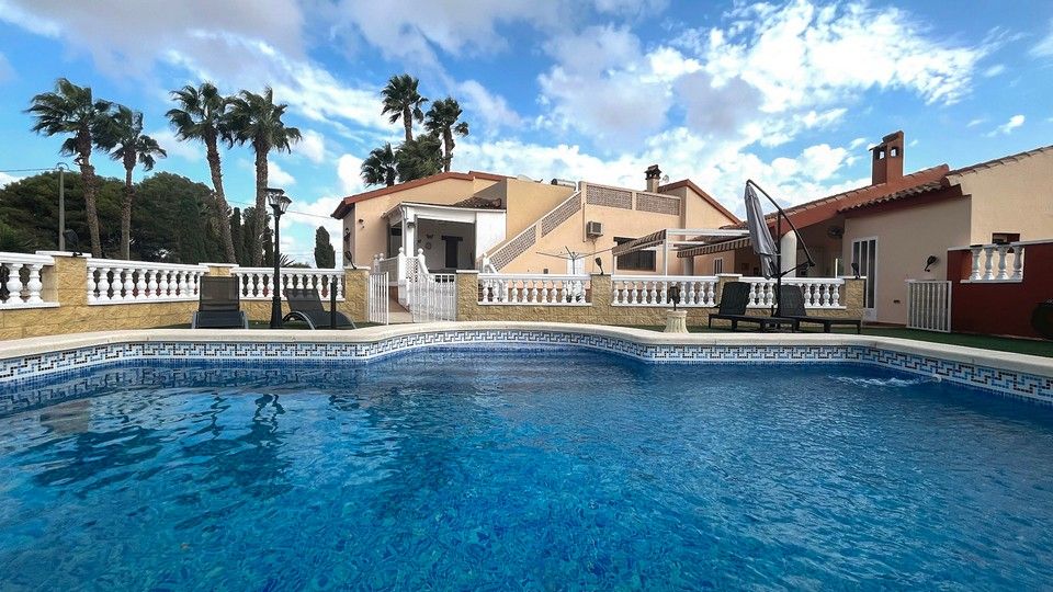 Property photo 1 of 50