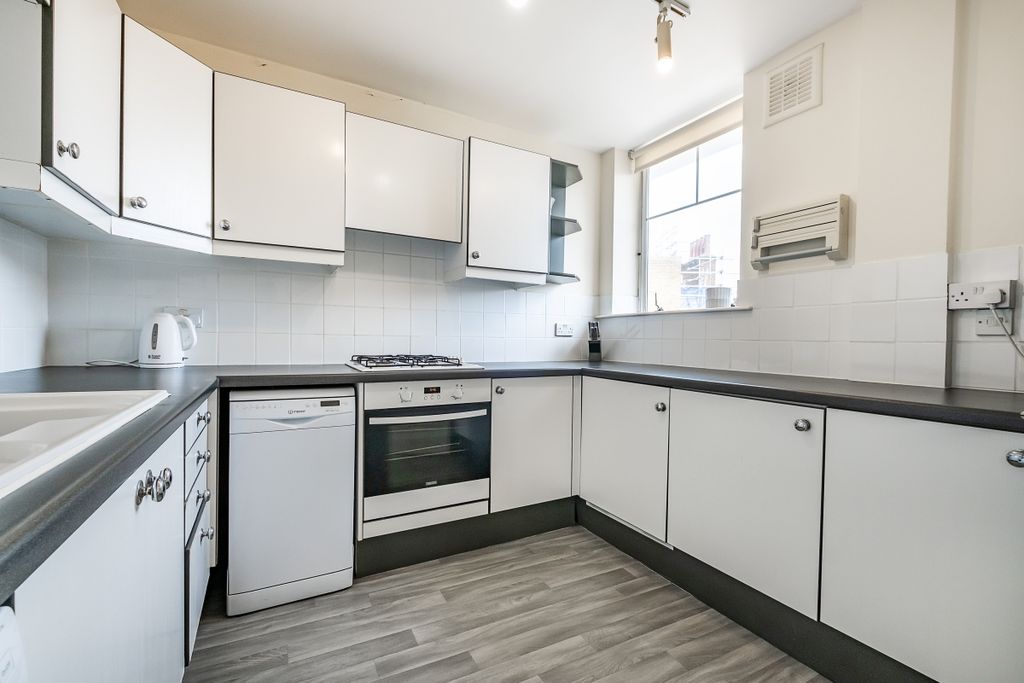 Property photo 3 of 7 Kitchen