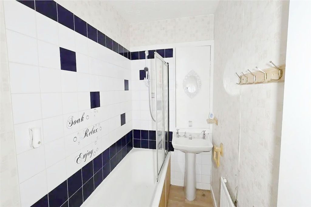 Property photo 3 of 8