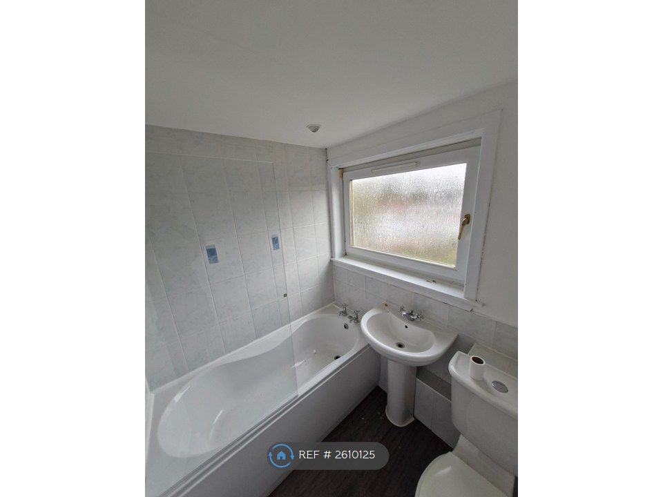 Property photo 3 of 17 Fresh Bathroom
