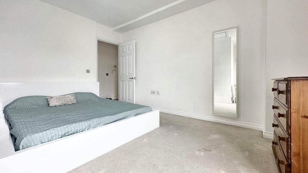 Property photo 3 of 11 Bright, Modern Bedroom With A Low-Profile Double B...