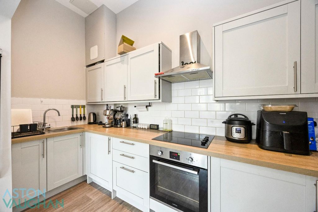 Property photo 3 of 9 Selborne Road Flat 7_006.Jpg
