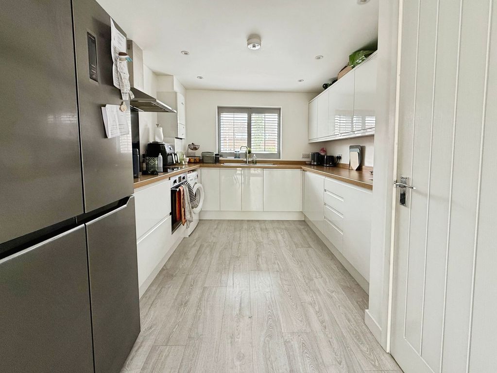Property photo 3 of 13 Kitchen
