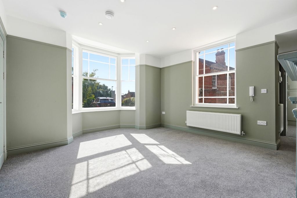 Property photo 2 of 10 5437772
