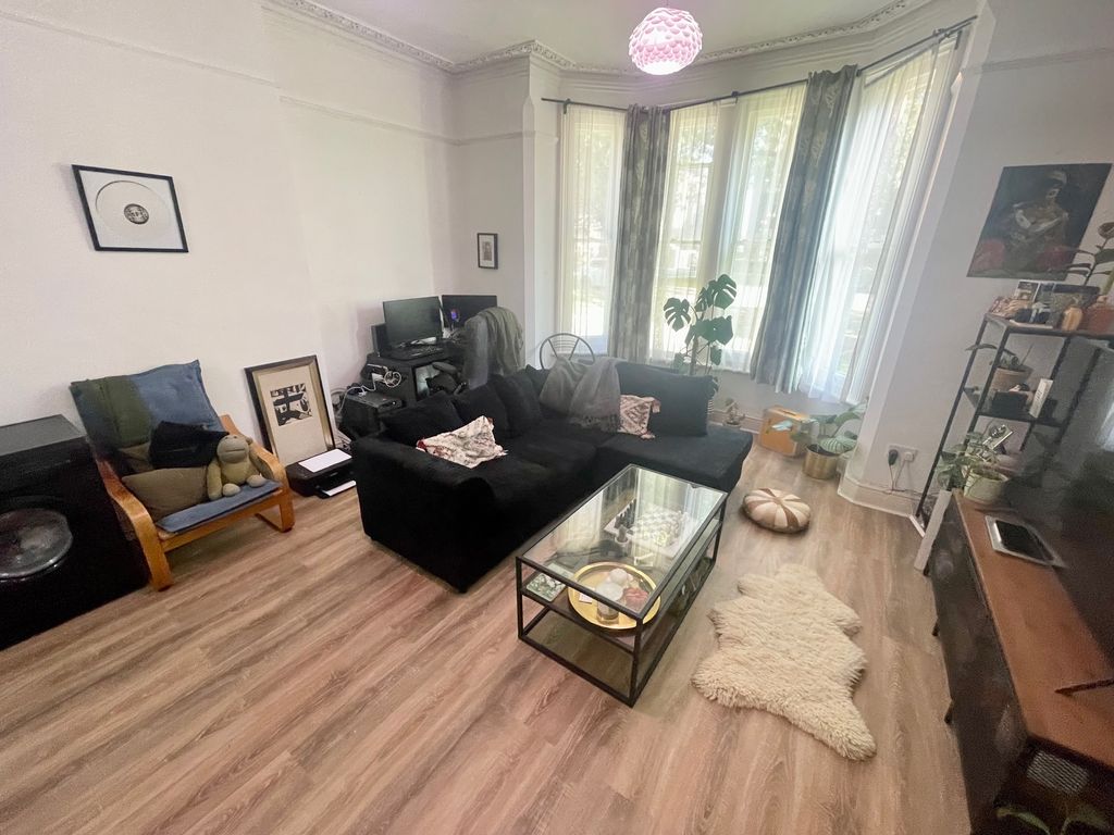 Property photo 3 of 8 Image