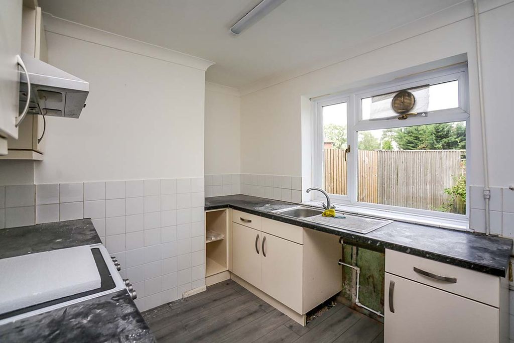 Property photo 2 of 7 Kitchen