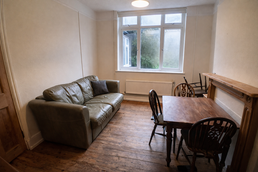 Property photo 2 of 7 Living Room