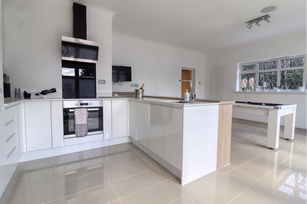 Property photo 3 of 21 Kitchen/Living