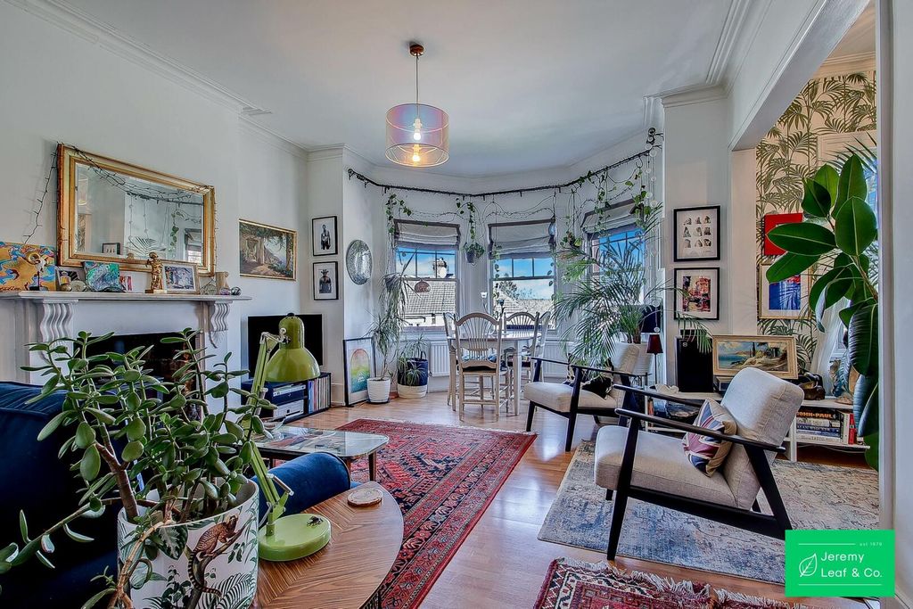 Property photo 3 of 21 Living Room